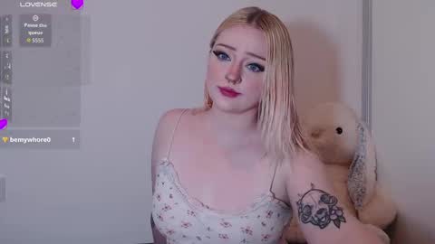 Snapshot of chloe_levine chatting on September 14, 2025, 9:25 pm Chloe Levine online show from September 14, 2025, 9:25 pm