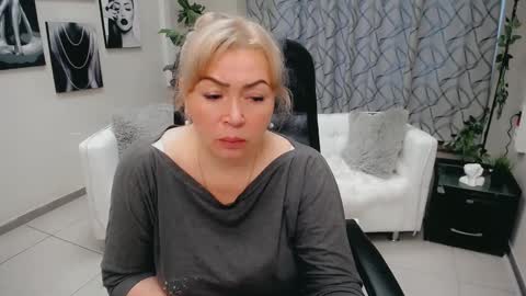 Snapshot of chloe_lo chatting on October 30, 2025, 5:42 am Chloe online show from October 30, 2025, 5:42 am