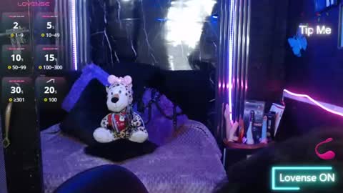 chloe_smith5 online show from July 13, 2026, 1:25 pm