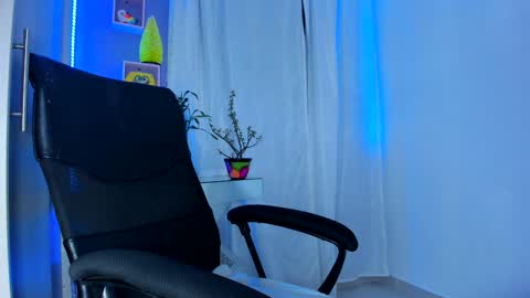 Snapshot of chloe_sweet7 chatting on December 25, 2024, 12:05 am Chloe Miller online show from December 25, 2024, 12:05 am