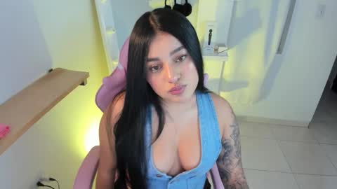 chloe_t2 online show from October 23, 2025, 3:17 am