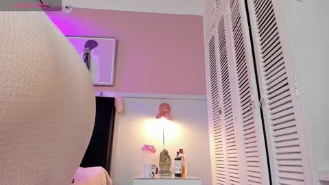   online show from October 25, 2025, 2:35 pm