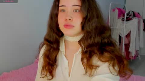 Snapshot of chloeblisss chatting on June 19, 2026, 4:06 am My name is Chloe Like my broadcast pls online show from June 19, 2026, 4:06 am