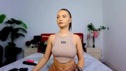 Chloe online show from November 5, 2025, 6:13 am