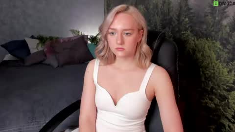 Chloe Deccker online show from May 13, 2026, 2:20 am