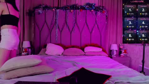 Snapshot of chloefulton chatting on December 18, 2024, 7:52 pm Chloe Fulton online show from December 18, 2024, 7:52 pm