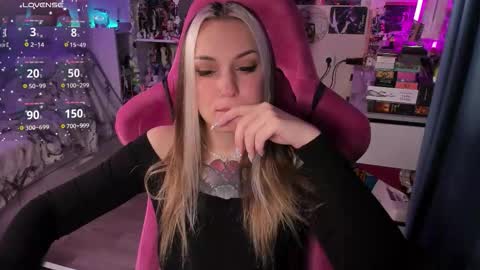 ChloeKohaku online show from November 20, 2025, 3:28 am