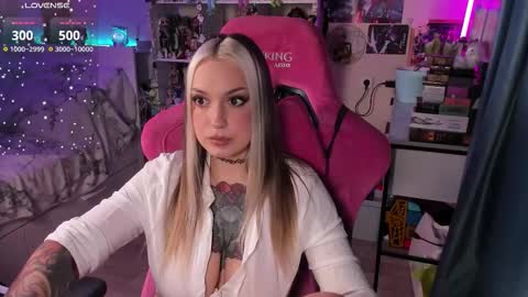 Snapshot of chloekohaku chatting on December 21, 2025, 2:35 pm ChloeKohaku online show from December 21, 2025, 2:35 pm