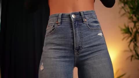 Snapshot of chloemin_ chatting on November 10, 2025, 7:07 am chloemin_ online show from November 10, 2025, 7:07 am