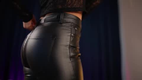 Snapshot of chloemin_ chatting on November 12, 2025, 7:09 am chloemin_ online show from November 12, 2025, 7:09 am