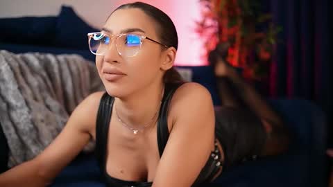 Snapshot of chloemin_ chatting on December 2, 2025, 7:25 am chloemin_ online show from December 2, 2025, 7:25 am