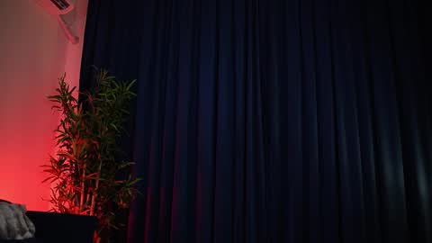 Snapshot of chloemin_ chatting on December 4, 2025, 5:17 am chloemin_ online show from December 4, 2025, 5:17 am