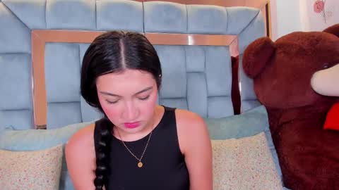 Snapshot of chloeriveraa chatting on November 18, 2025, 5:06 pm Chloe online show from November 18, 2025, 5:06 pm