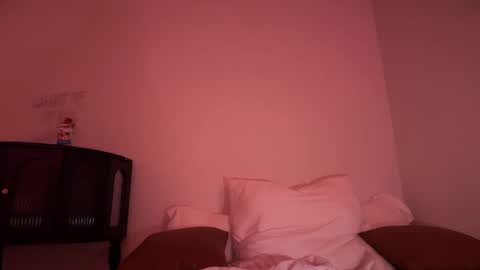 chloeros3e online show from October 4, 2025, 7:56 pm