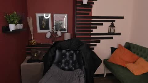 Chloe online show from October 14, 2025, 11:22 am