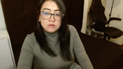 Snapshot of chlomills chatting on January 15, 2025, 11:30 pm chlomills online show from January 15, 2025, 11:30 pm