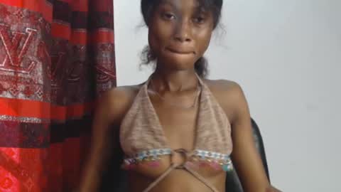 Snapshot of choco_petitqueen chatting on December 29, 2024, 3:03 pm choco_petitqueen online show from December 29, 2024, 3:03 pm