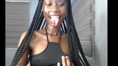 choco_petitqueen online show from November 15, 2025, 5:42 pm