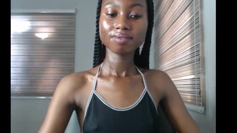 choco_petitqueen online show from November 22, 2025, 8:13 am