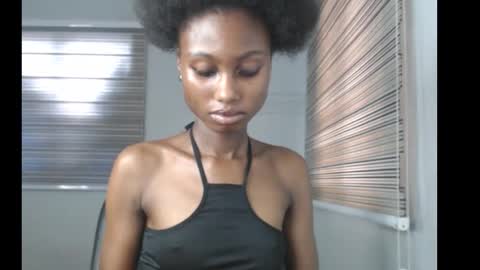 choco_petitqueen online show from November 30, 2025, 3:27 pm