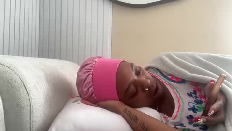 ChocolateCakeQueen online show from December 24, 2024, 6:17 pm