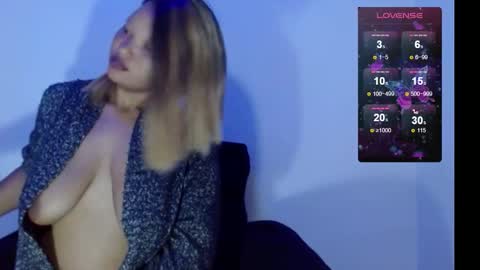 Snapshot of chocolatemilkebony chatting on January 27, 2025, 11:43 am chocolatemilkebony online show from January 27, 2025, 11:43 am