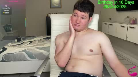 Snapshot of chris___evanss chatting on October 13, 2025, 7:14 pm Chris Evens online show from October 13, 2025, 7:14 pm