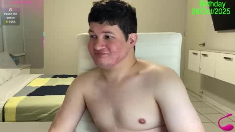 Snapshot of chris___evanss chatting on October 20, 2025, 4:18 pm Chris Evens online show from October 20, 2025, 4:18 pm