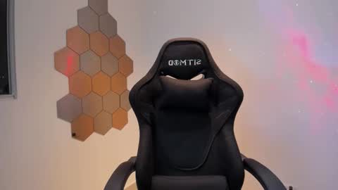 Chris Cooper Independent model online show from November 30, 2025, 2:15 am