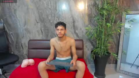 Snapshot of chris_greenn chatting on March 25, 2026, 11:16 am Chris online show from March 25, 2026, 11:16 am