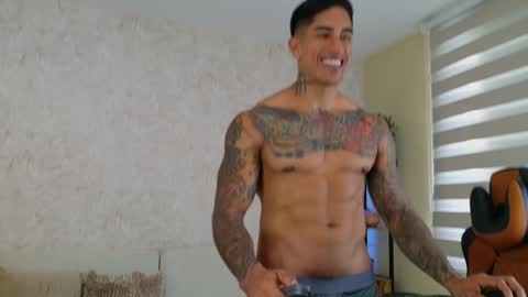 Snapshot of chris_reilly chatting on December 7, 2024, 7:54 pm chris reilly online show from December 7, 2024, 7:54 pm