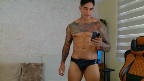 Snapshot of chris_reilly chatting on December 9, 2024, 8:23 pm chris reilly online show from December 9, 2024, 8:23 pm