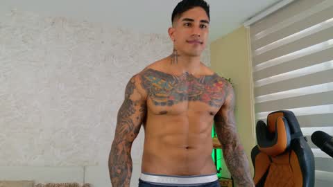 Snapshot of chris_reilly chatting on January 10, 2025, 7:00 pm chris reilly online show from January 10, 2025, 7:00 pm