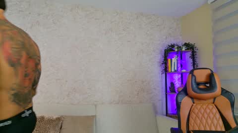 Snapshot of chris_reilly chatting on January 27, 2025, 11:11 pm chris reilly online show from January 27, 2025, 11:11 pm