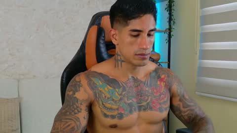 Snapshot of chris_reilly chatting on February 16, 2025, 10:32 pm chris reilly online show from February 16, 2025, 10:32 pm