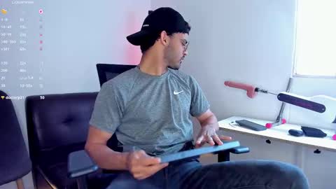 Im Chirs IM MODEL INDEPENDT online show from January 9, 2026, 4:10 pm