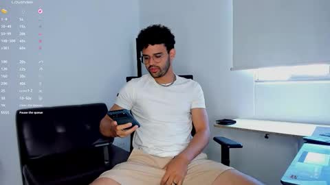 Im Chirs IM MODEL INDEPENDT online show from January 14, 2026, 3:17 pm