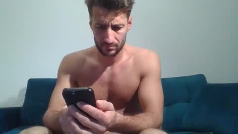 Snapshot of chrisaron chatting on December 5, 2025, 3:15 am chrisaron online show from December 5, 2025, 3:15 am