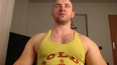Snapshot of chrisbigbiceps chatting on January 4, 2025, 4:44 am chrisbigbiceps online show from January 4, 2025, 4:44 am