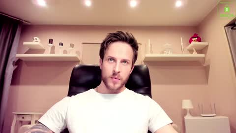 Snapshot of chriscarrey chatting on January 16, 2025, 2:41 am Chris online show from January 16, 2025, 2:41 am