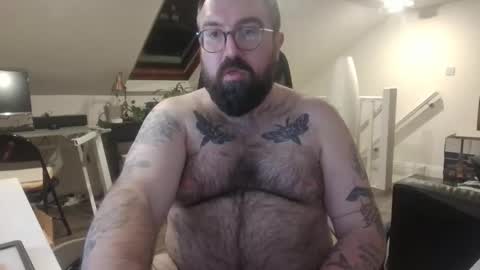 Snapshot of chriscubxxx chatting on December 17, 2025, 9:21 pm chriscubxxx online show from December 17, 2025, 9:21 pm