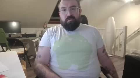 Snapshot of chriscubxxx chatting on December 18, 2025, 7:53 pm chriscubxxx online show from December 18, 2025, 7:53 pm