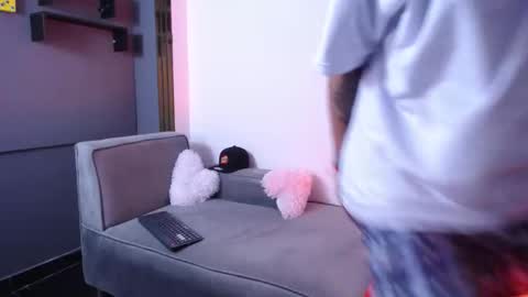 Snapshot of chrislyonss chatting on December 17, 2025, 7:20 pm chrislyonss online show from December 17, 2025, 7:20 pm