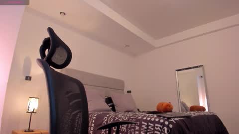 chrismorgan24 online show from November 25, 2025, 9:26 pm