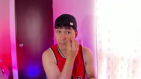 Snapshot of chriss_wg_ chatting on February 1, 2026, 7:34 pm Christian Wang online show from February 1, 2026, 7:34 pm