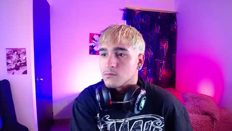 Snapshot of chriss_wg_ chatting on March 2, 2026, 11:39 am Christian Wang online show from March 2, 2026, 11:39 am