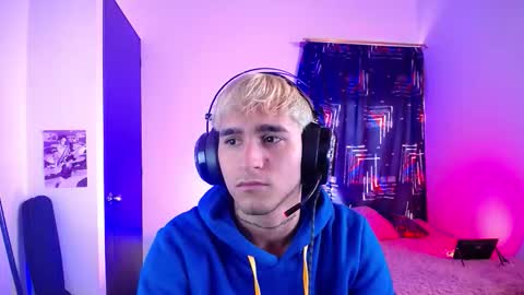 Snapshot of chriss_wg_ chatting on March 4, 2026, 3:40 pm Christian Wang online show from March 4, 2026, 3:40 pm