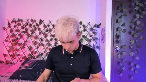 Snapshot of chriss_wg_ chatting on April 1, 2026, 8:06 pm Christian Wang online show from April 1, 2026, 8:06 pm