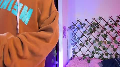 Snapshot of chriss_wg_ chatting on April 5, 2026, 9:01 pm Christian Wang online show from April 5, 2026, 9:01 pm