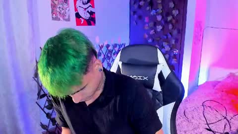 Snapshot of chriss_wg_ chatting on April 16, 2026, 9:43 am Christian Wang online show from April 16, 2026, 9:43 am